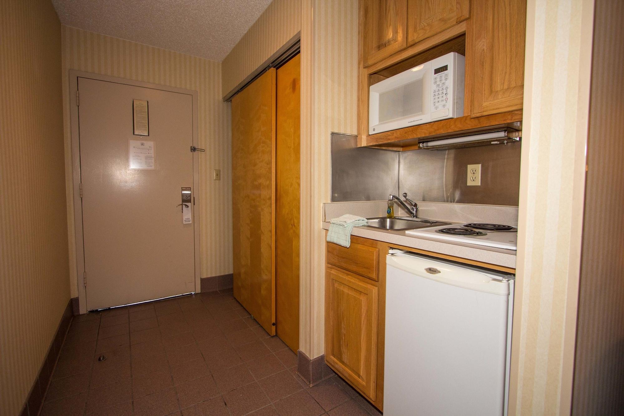 Red Roof Inn & Suites Νιούπορτ Νιουζ Εξωτερικό φωτογραφία