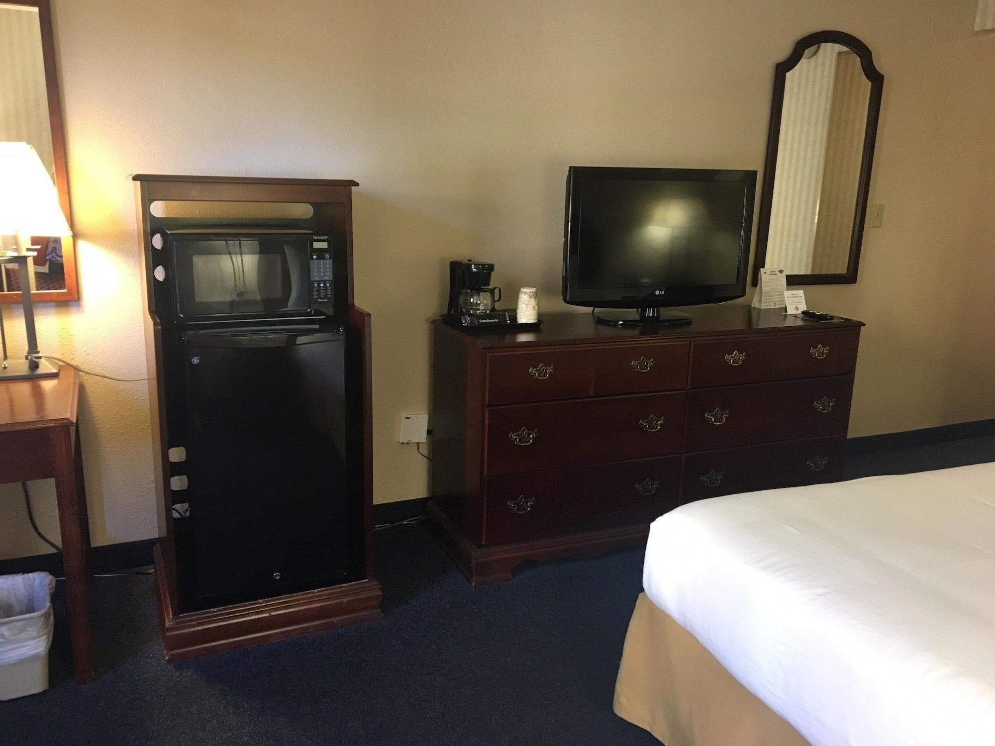 Red Roof Inn & Suites Νιούπορτ Νιουζ Εξωτερικό φωτογραφία