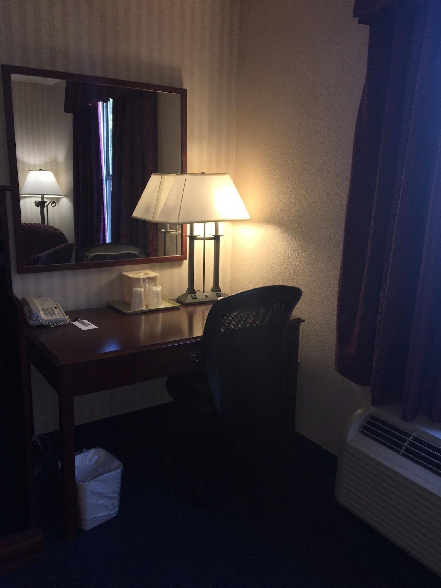 Red Roof Inn & Suites Νιούπορτ Νιουζ Εξωτερικό φωτογραφία