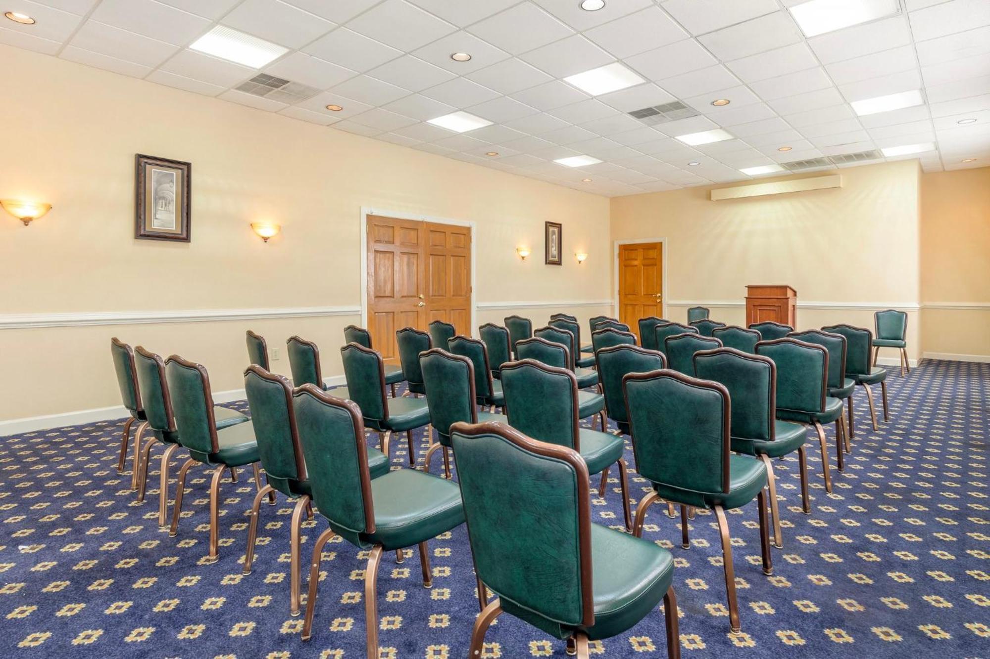 Red Roof Inn & Suites Νιούπορτ Νιουζ Εξωτερικό φωτογραφία