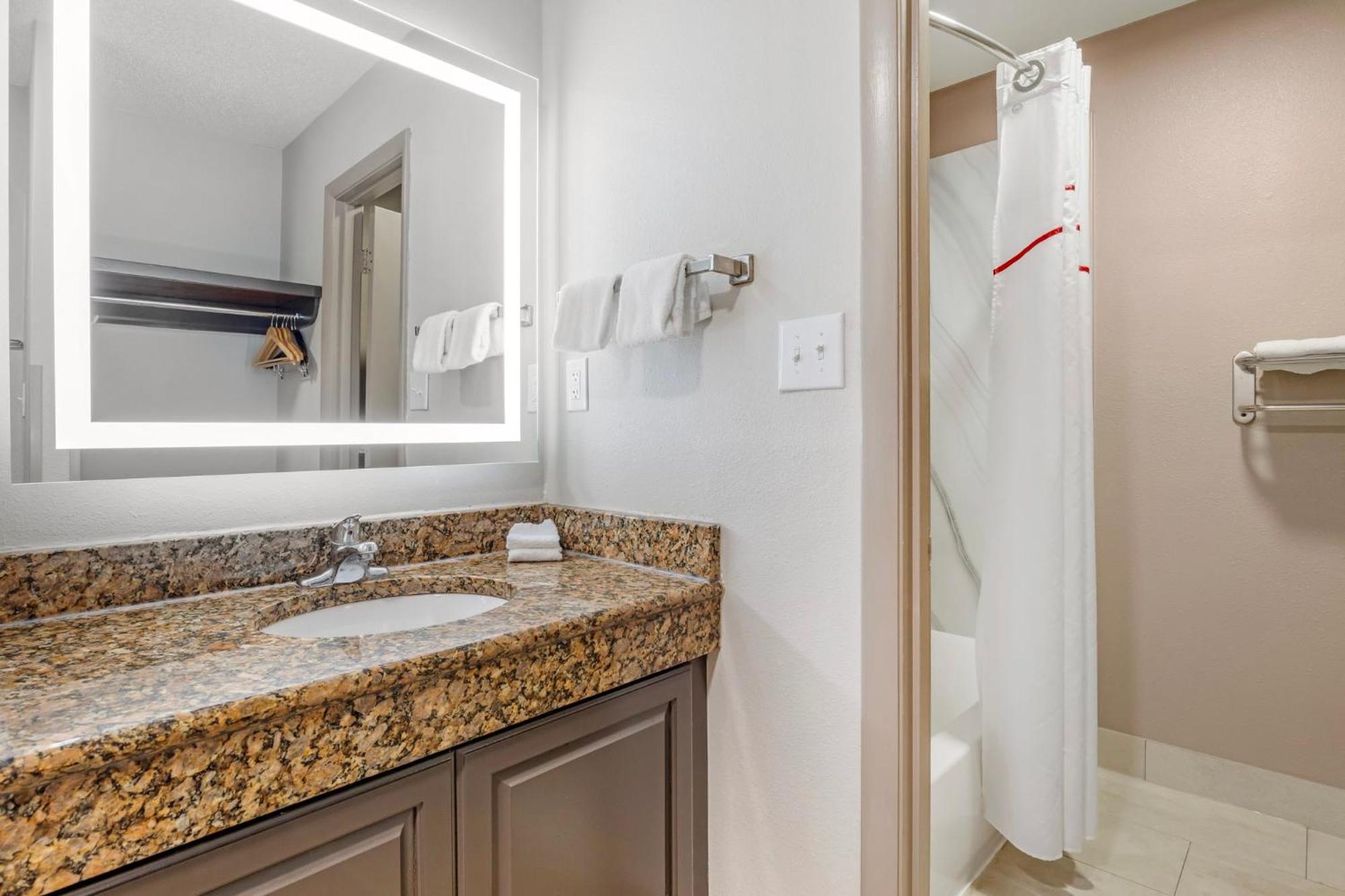 Red Roof Inn & Suites Νιούπορτ Νιουζ Εξωτερικό φωτογραφία