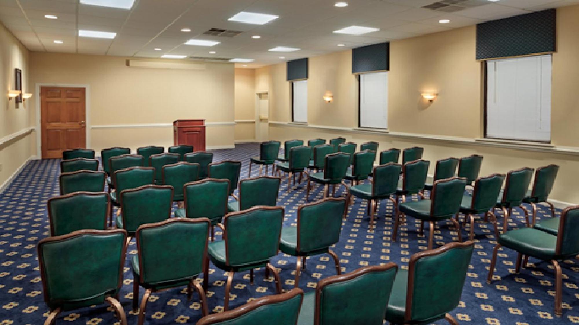 Red Roof Inn & Suites Νιούπορτ Νιουζ Εξωτερικό φωτογραφία